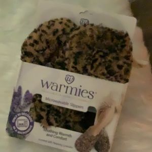 NWT Warmies spa slippers. Size 6-10 cheetah print. Super cute